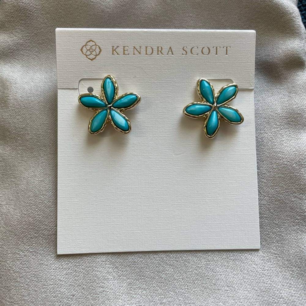 $ firm Kendra Scott Flower Studs